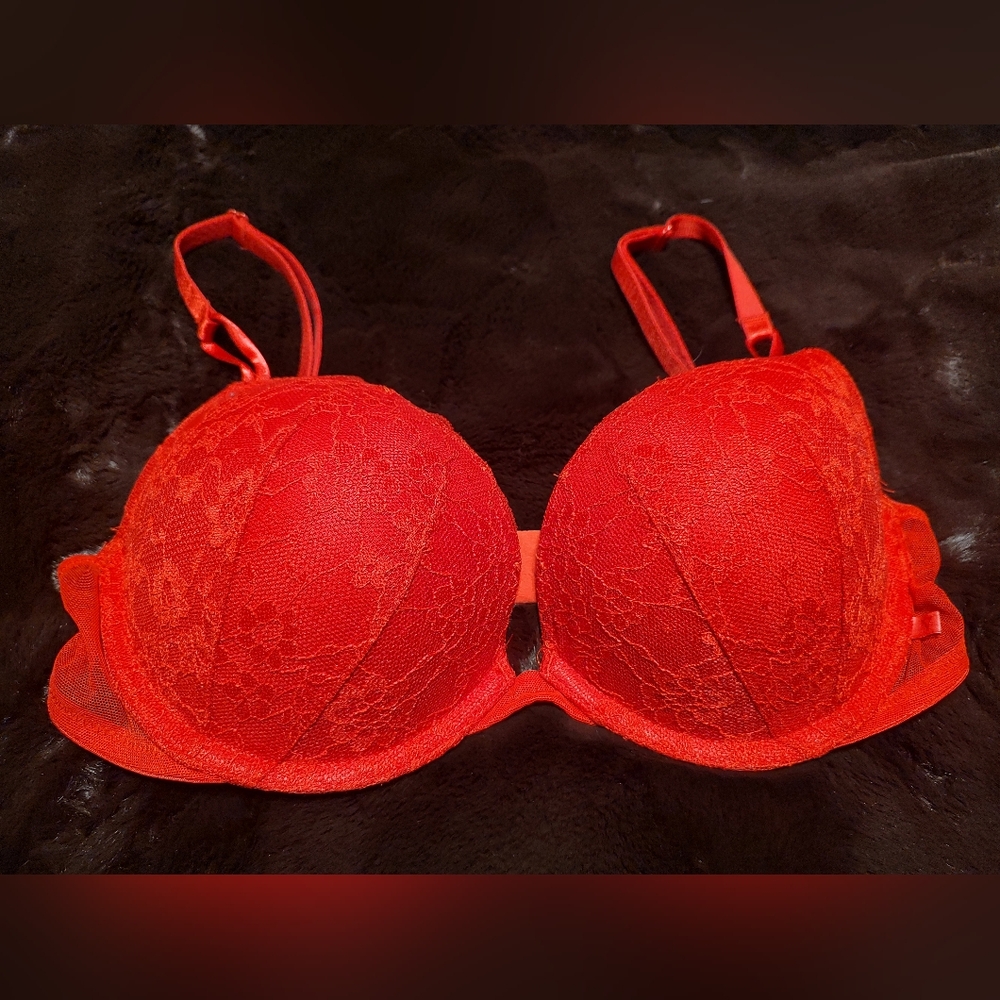 Victoria's Secret Red Lace Push Up Bra ✨ NWT✨